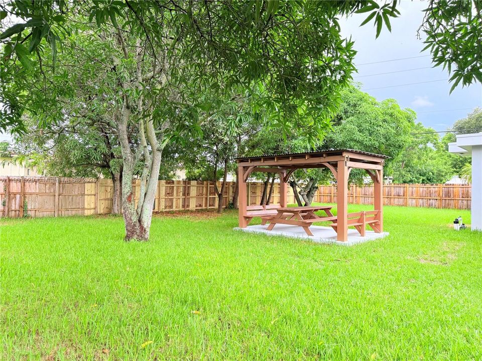 For Sale: $695,000 (5 beds, 4 baths, 2022 Square Feet)