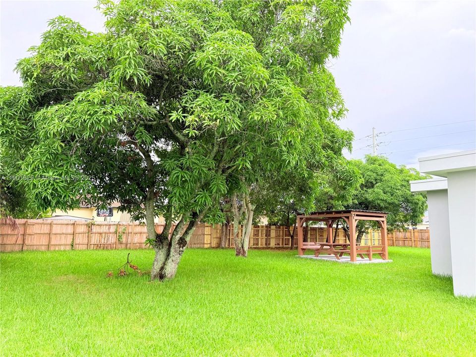 For Sale: $695,000 (5 beds, 4 baths, 2022 Square Feet)