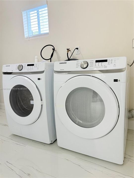 For Sale: $695,000 (5 beds, 4 baths, 2022 Square Feet)