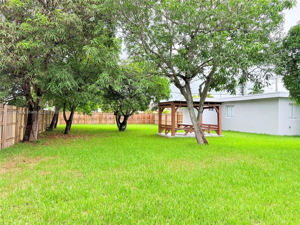 For Sale: $695,000 (5 beds, 4 baths, 2022 Square Feet)