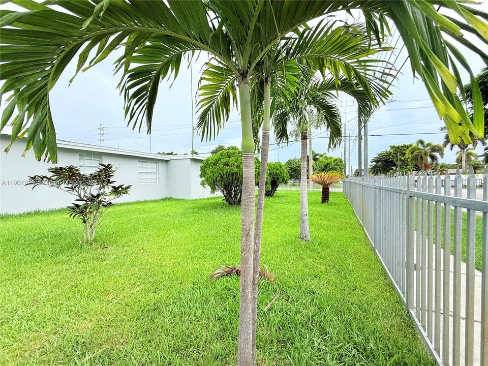 For Sale: $695,000 (5 beds, 4 baths, 2022 Square Feet)