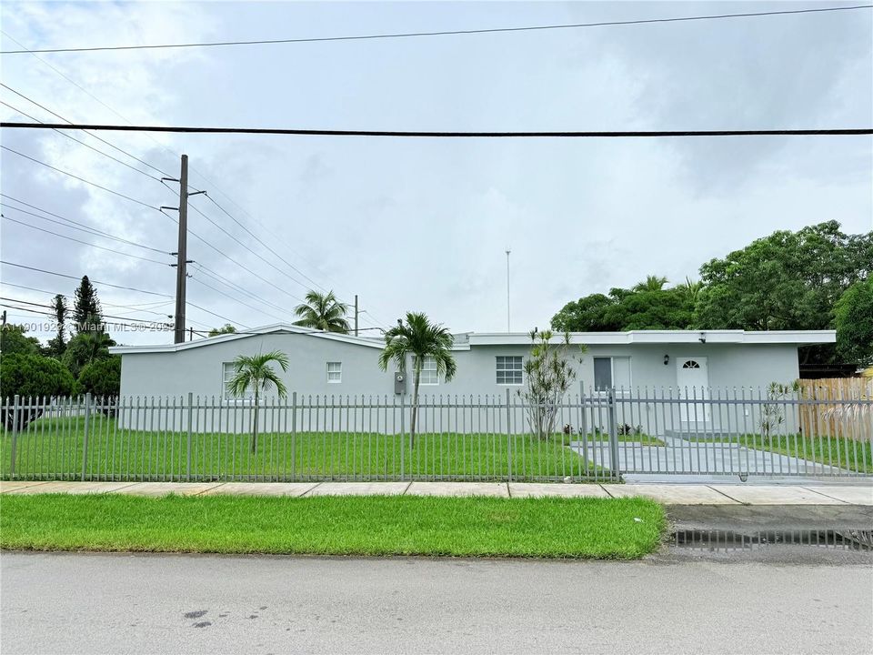 For Sale: $695,000 (5 beds, 4 baths, 2022 Square Feet)