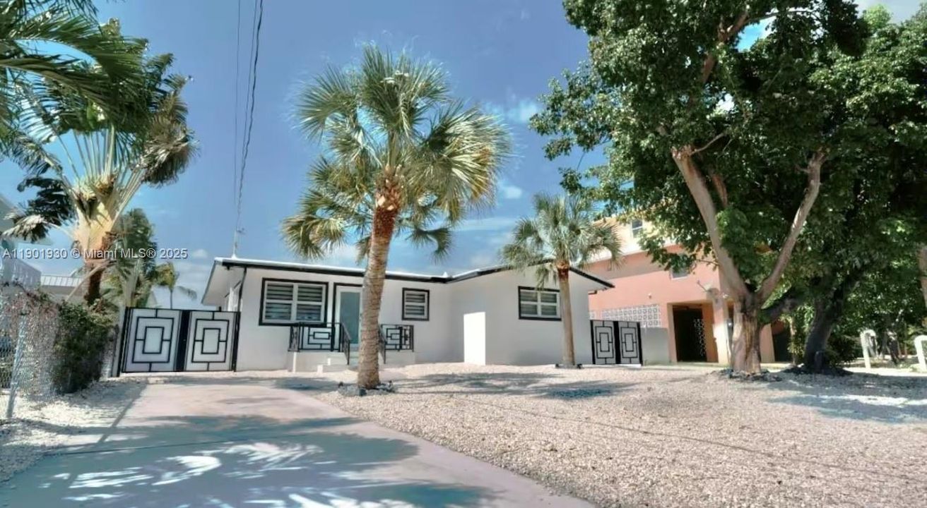 待售: $1,800,000 (3 贝兹, 2 浴室, 1392 平方英尺)