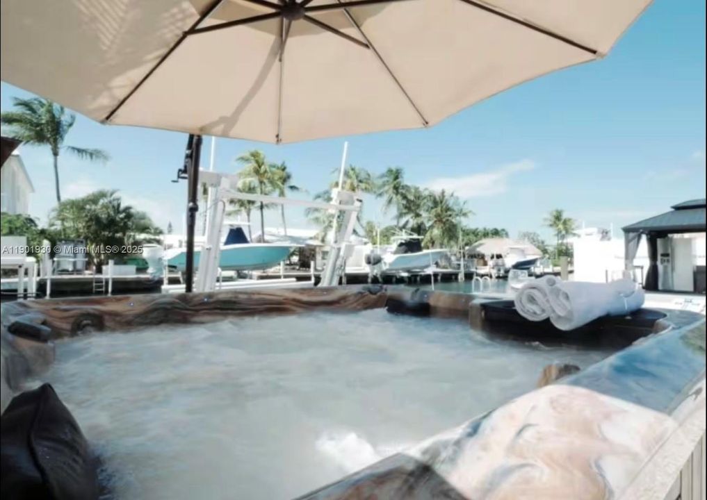 待售: $1,800,000 (3 贝兹, 2 浴室, 1392 平方英尺)