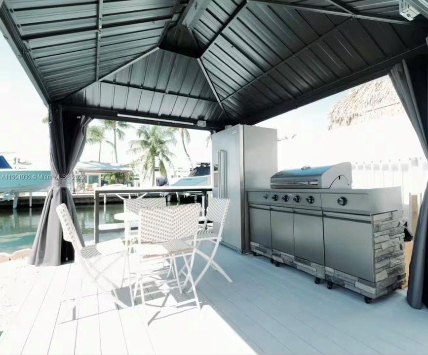 待售: $1,800,000 (3 贝兹, 2 浴室, 1392 平方英尺)