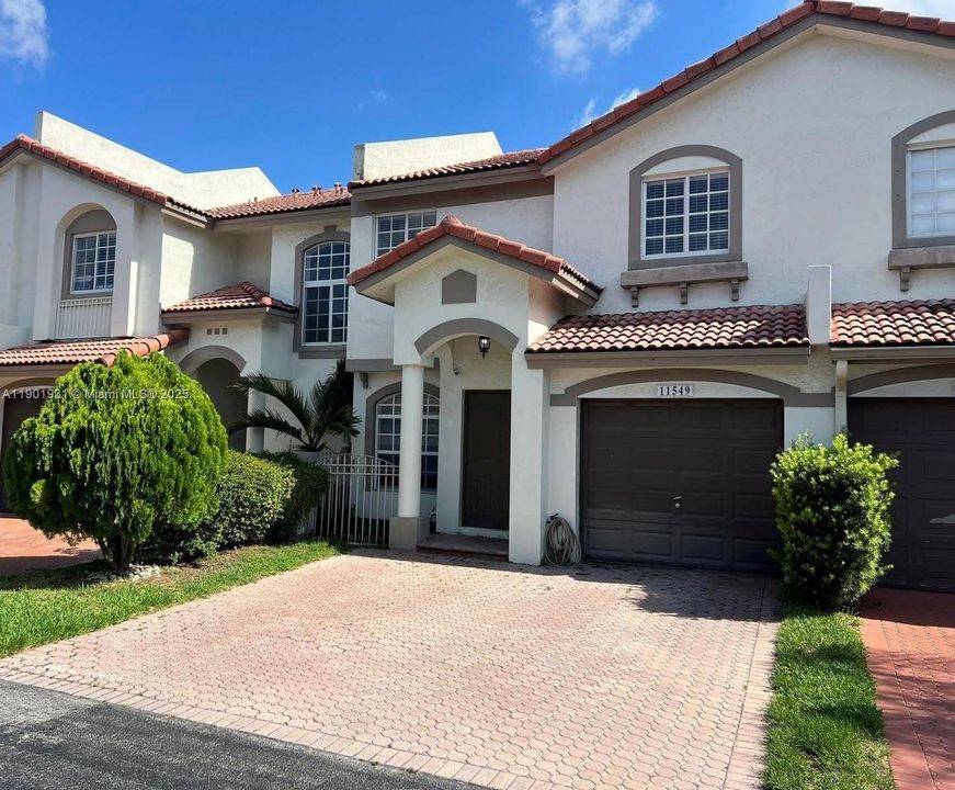 Recently Rented: $3,900 (3 beds, 2 baths, 1743 Square Feet)