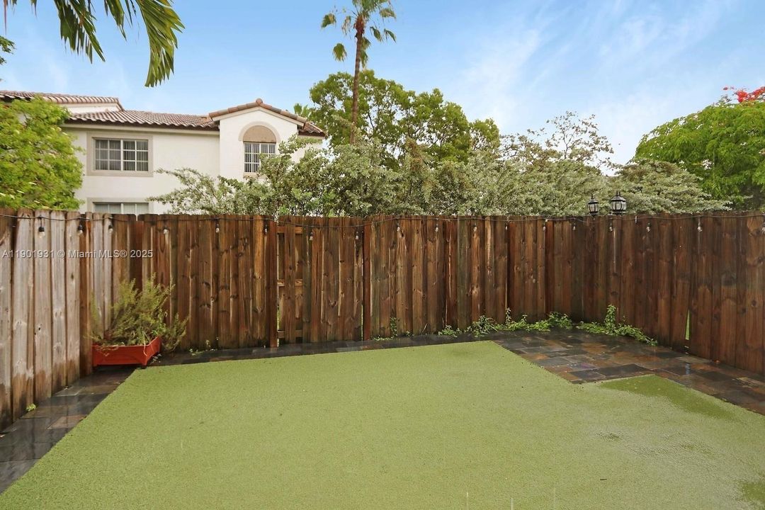 Recently Rented: $3,900 (3 beds, 2 baths, 1743 Square Feet)