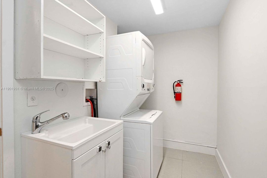 Recently Rented: $3,900 (3 beds, 2 baths, 1743 Square Feet)