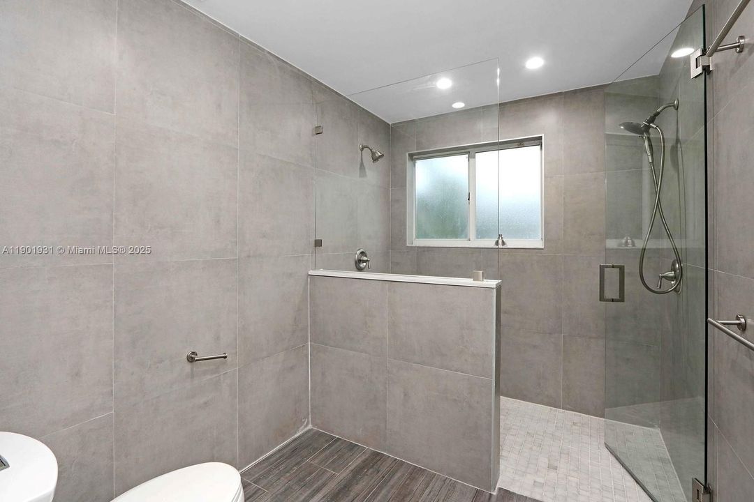 Recently Rented: $3,900 (3 beds, 2 baths, 1743 Square Feet)