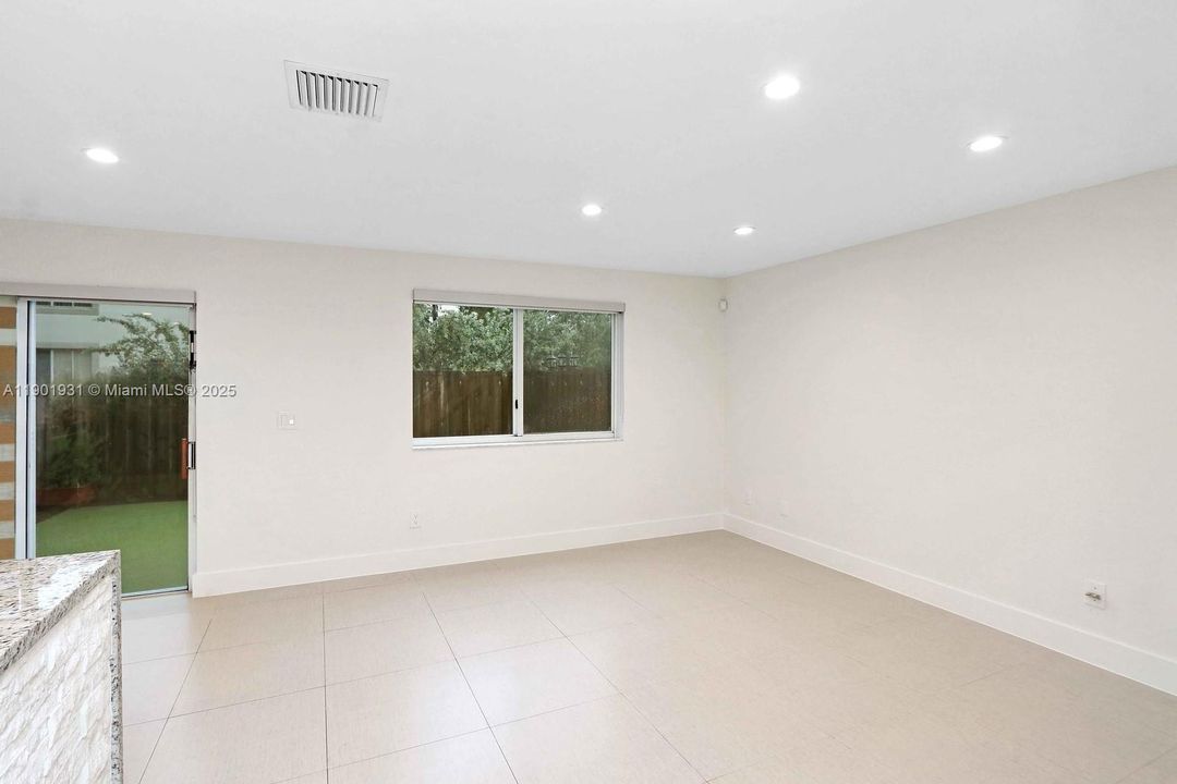 Recently Rented: $3,900 (3 beds, 2 baths, 1743 Square Feet)