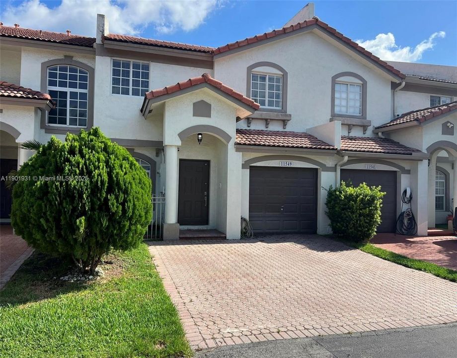 Recently Rented: $3,900 (3 beds, 2 baths, 1743 Square Feet)