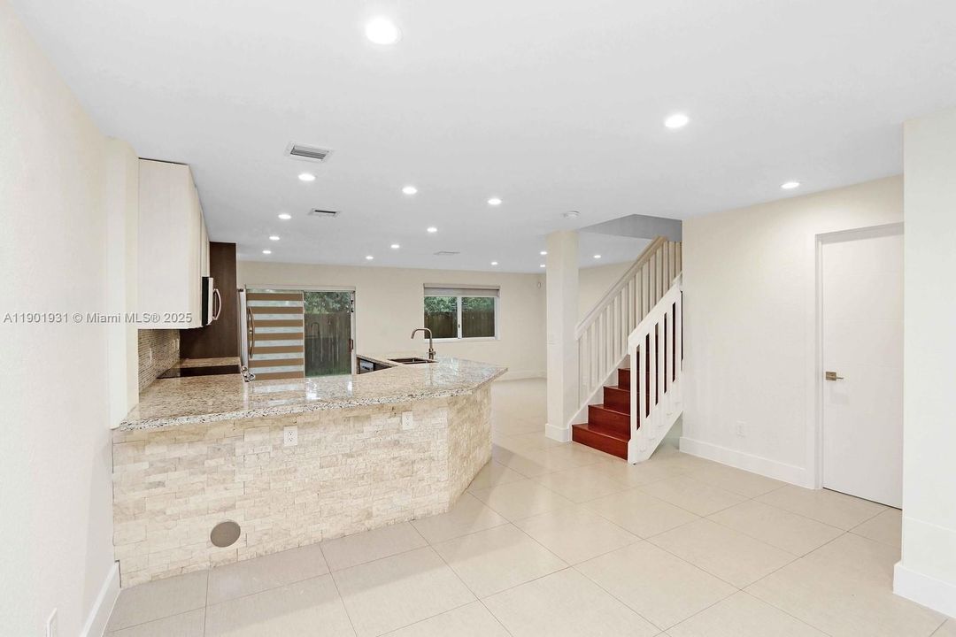 Recently Rented: $3,900 (3 beds, 2 baths, 1743 Square Feet)