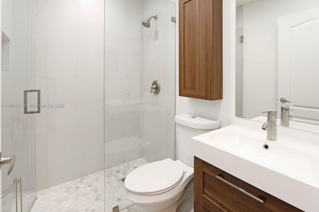 Recently Rented: $3,900 (3 beds, 2 baths, 1743 Square Feet)