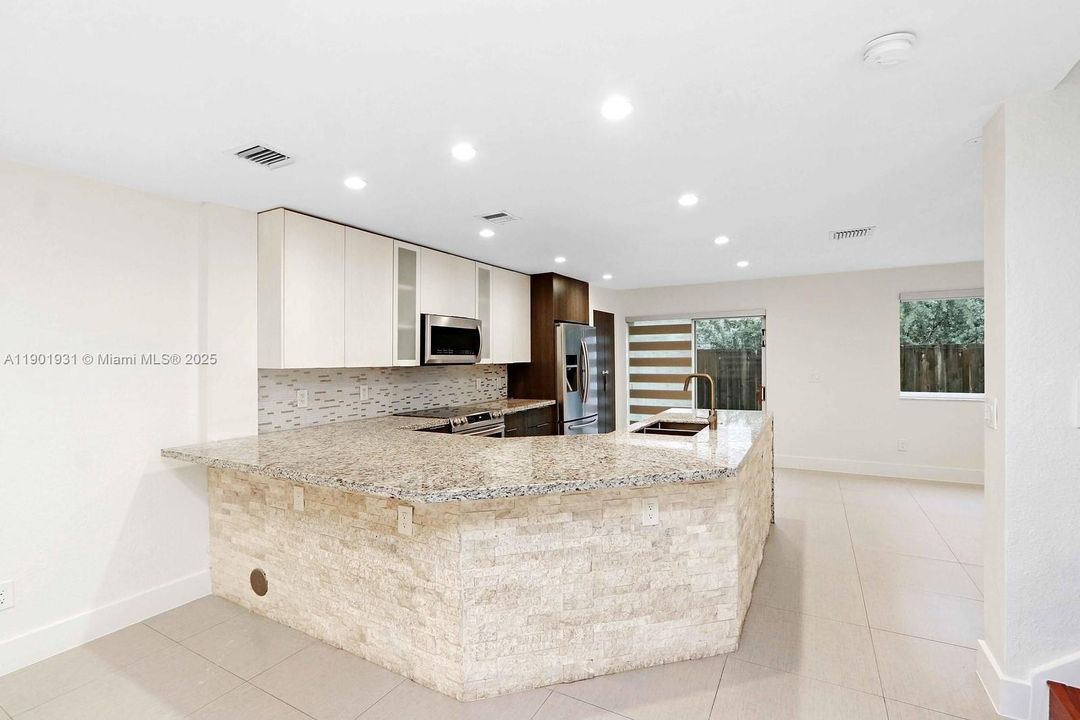 Recently Rented: $3,900 (3 beds, 2 baths, 1743 Square Feet)