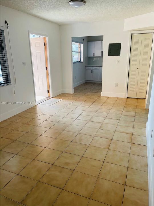 For Rent: $2,100 (2 beds, 1 baths, 7447 Square Feet)