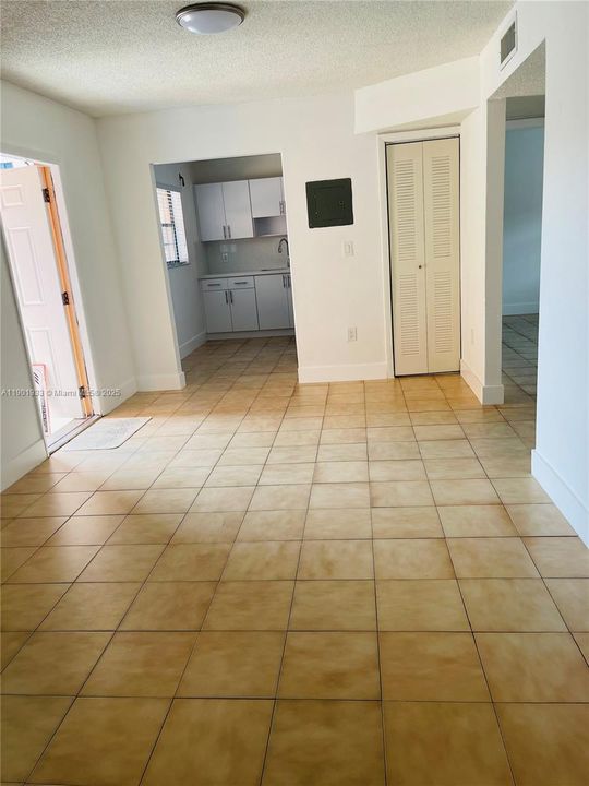 For Rent: $2,100 (2 beds, 1 baths, 7447 Square Feet)