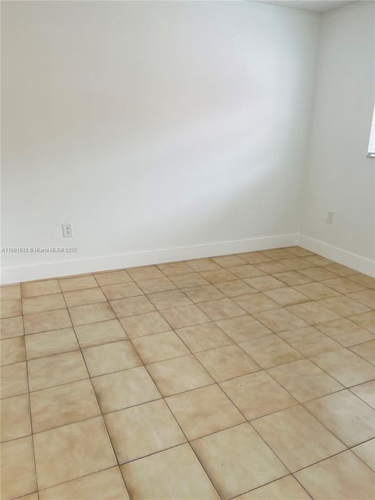 For Rent: $2,100 (2 beds, 1 baths, 7447 Square Feet)