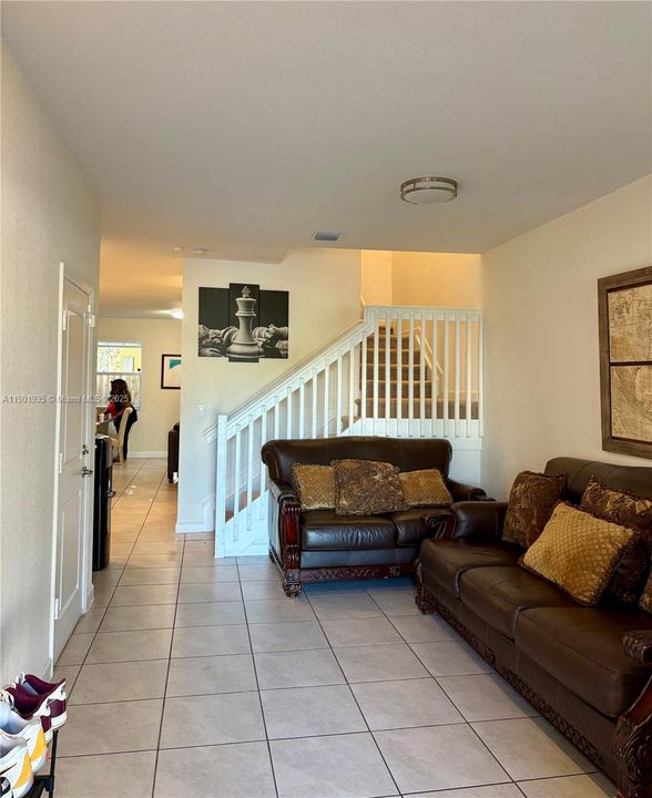 For Rent: $3,300 (4 beds, 2 baths, 1820 Square Feet)