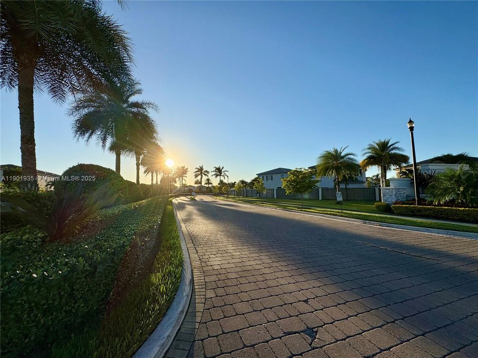 For Rent: $3,300 (4 beds, 2 baths, 1820 Square Feet)