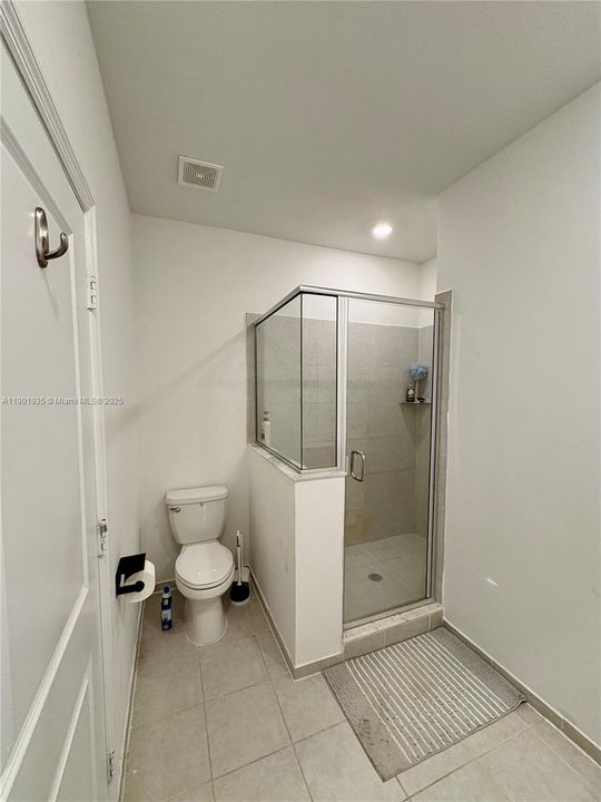 For Rent: $3,300 (4 beds, 2 baths, 1820 Square Feet)