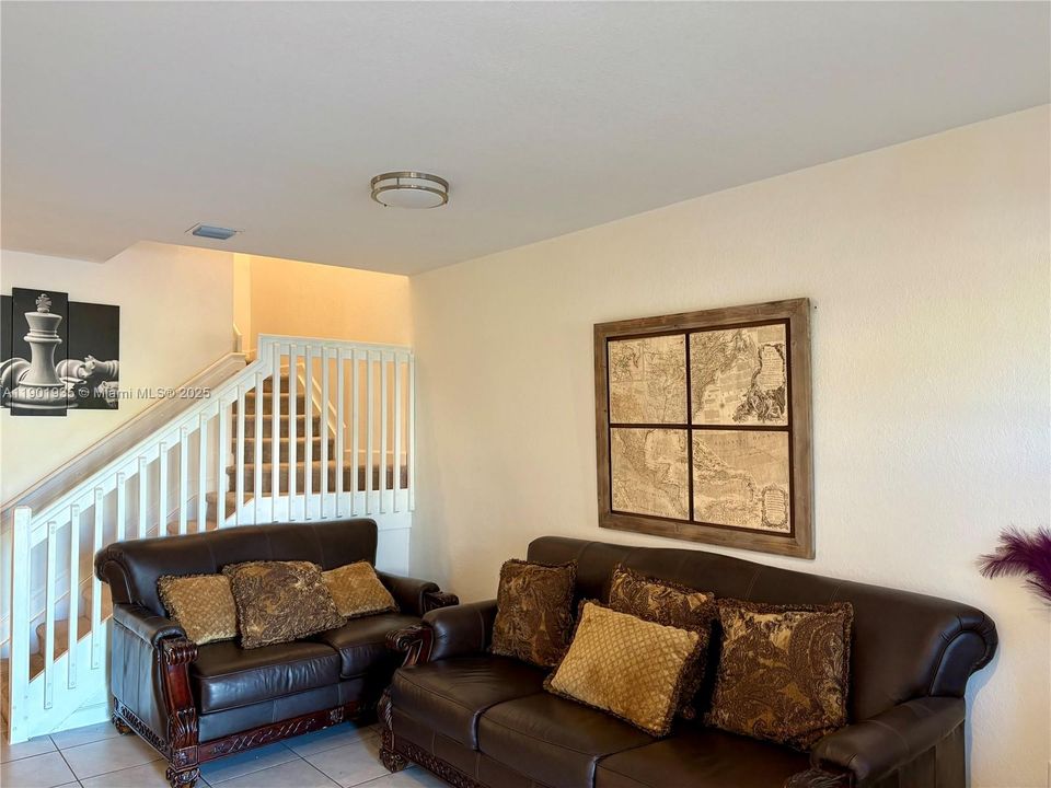 For Rent: $3,300 (4 beds, 2 baths, 1820 Square Feet)