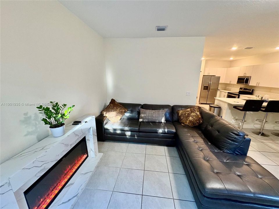 For Rent: $3,300 (4 beds, 2 baths, 1820 Square Feet)