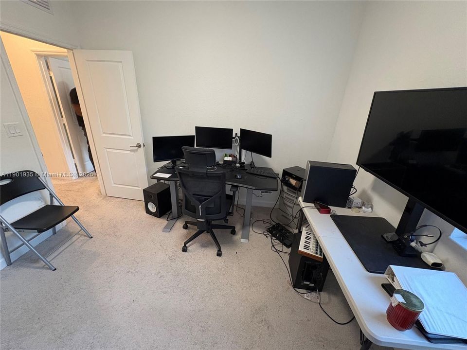 For Rent: $3,300 (4 beds, 2 baths, 1820 Square Feet)