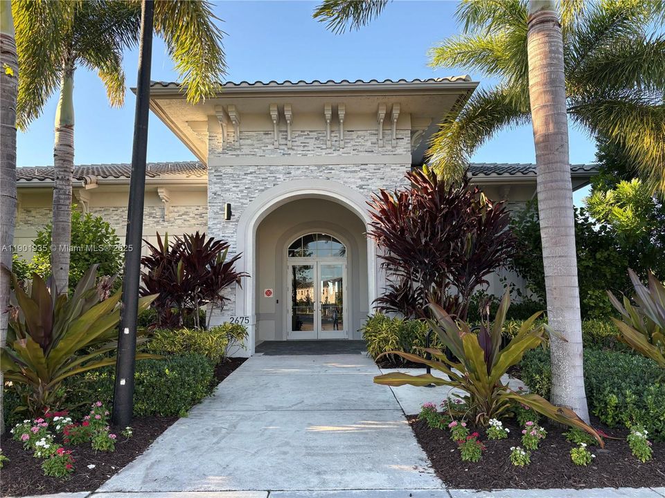 For Rent: $3,300 (4 beds, 2 baths, 1820 Square Feet)