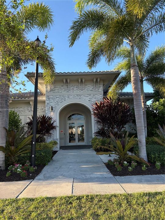 For Rent: $3,300 (4 beds, 2 baths, 1820 Square Feet)