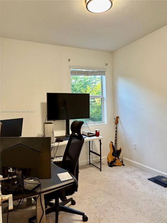 For Rent: $3,300 (4 beds, 2 baths, 1820 Square Feet)