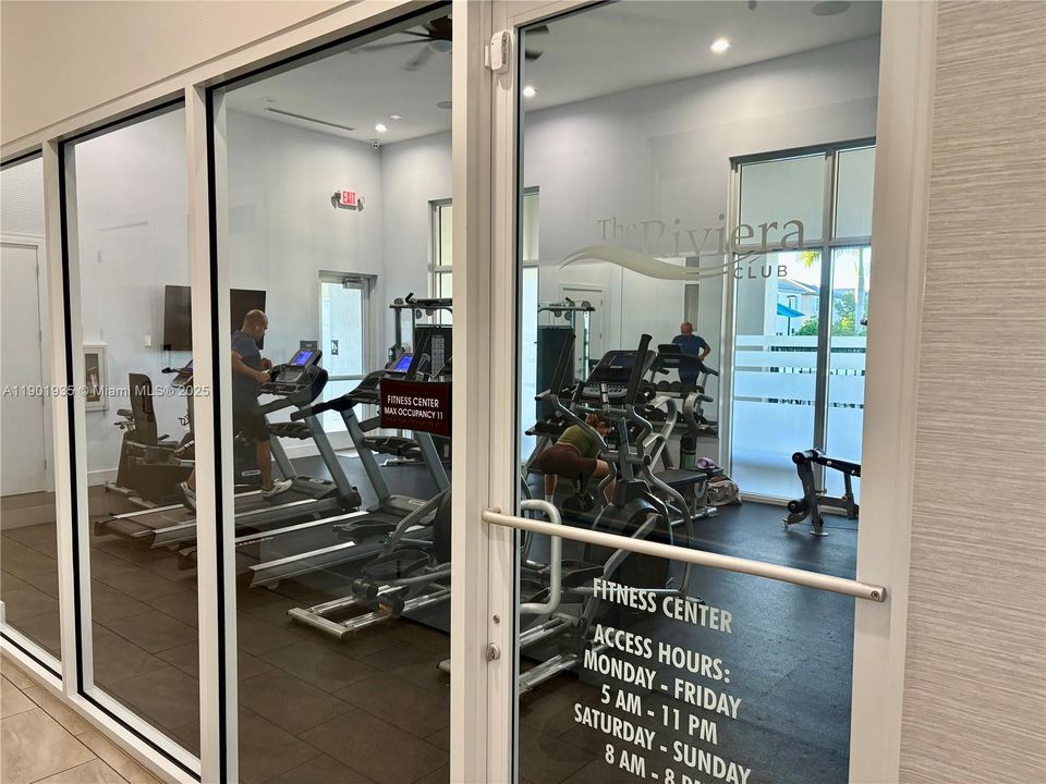 For Rent: $3,300 (4 beds, 2 baths, 1820 Square Feet)