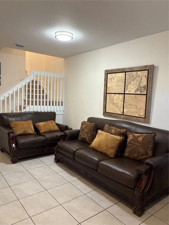 For Rent: $3,300 (4 beds, 2 baths, 1820 Square Feet)