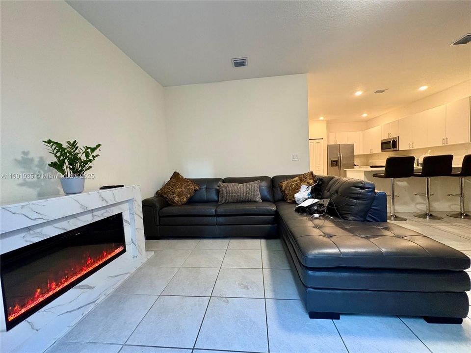 For Rent: $3,300 (4 beds, 2 baths, 1820 Square Feet)