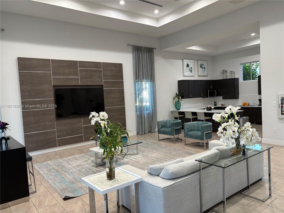 For Rent: $3,300 (4 beds, 2 baths, 1820 Square Feet)