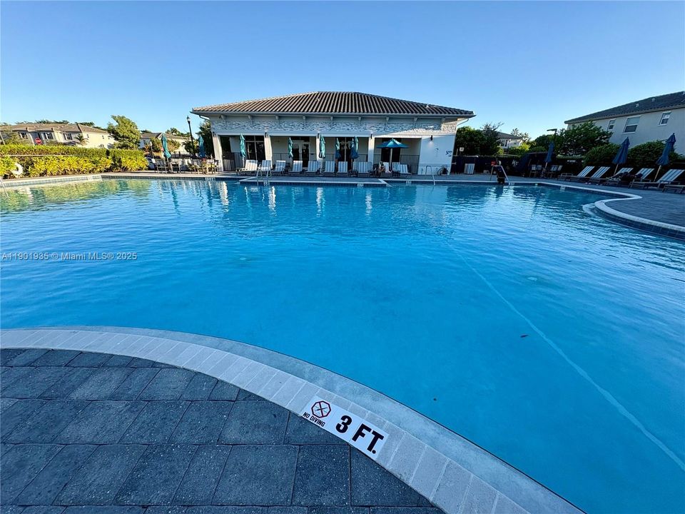 For Rent: $3,300 (4 beds, 2 baths, 1820 Square Feet)