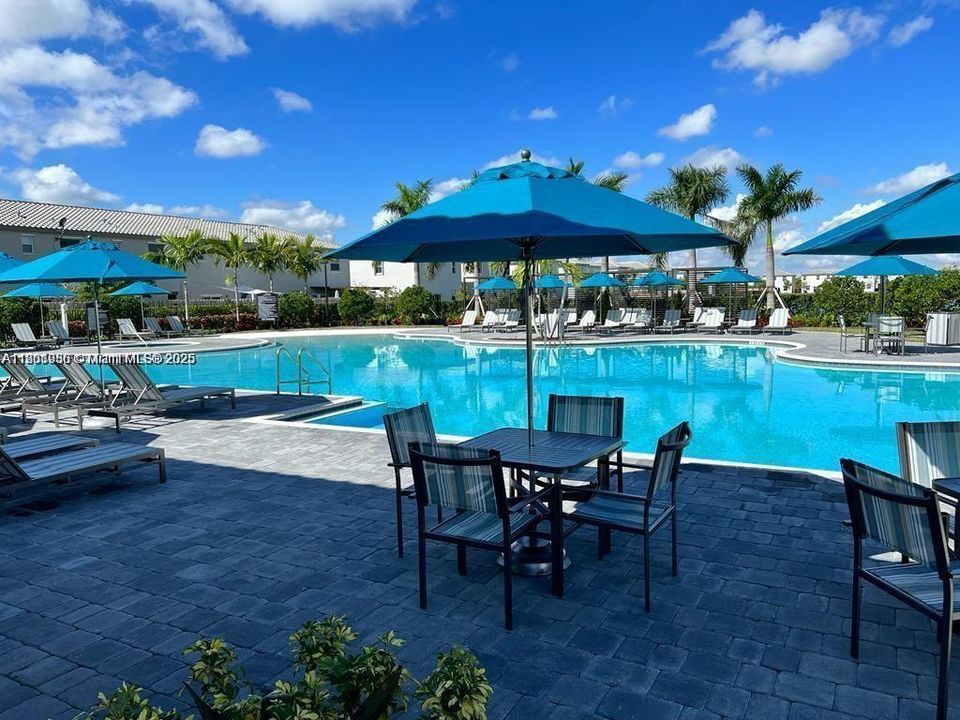 For Rent: $2,600 (3 beds, 3 baths, 1328 Square Feet)