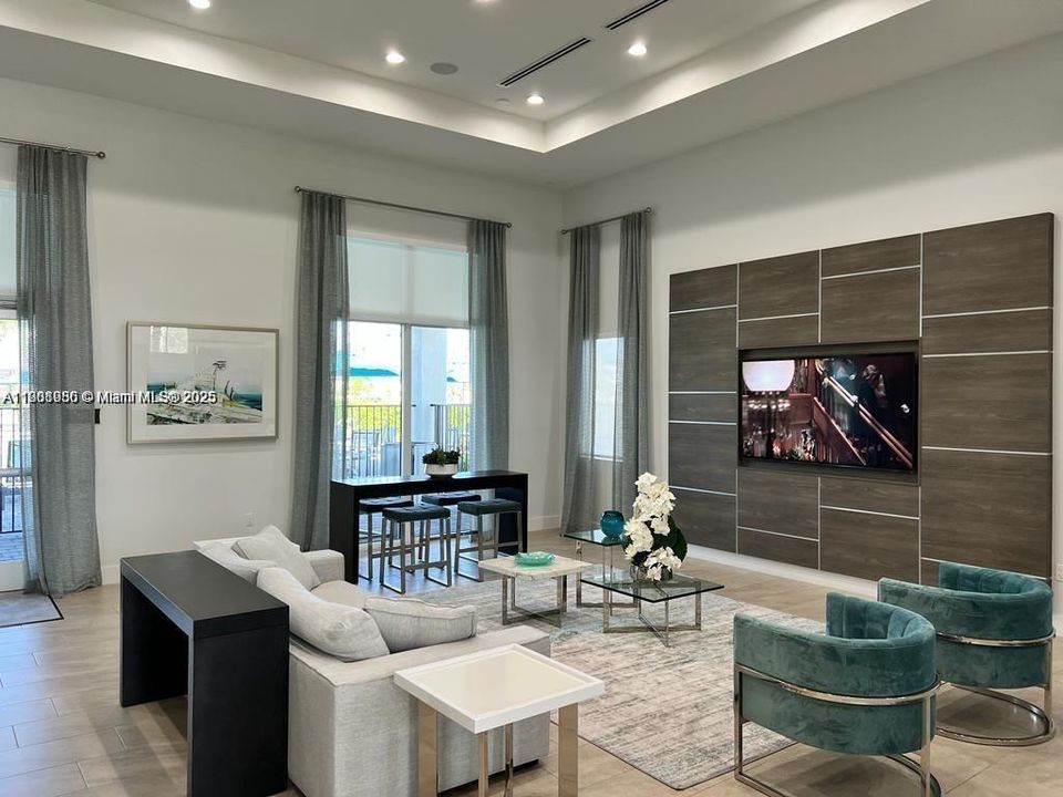 For Rent: $2,600 (3 beds, 3 baths, 1328 Square Feet)