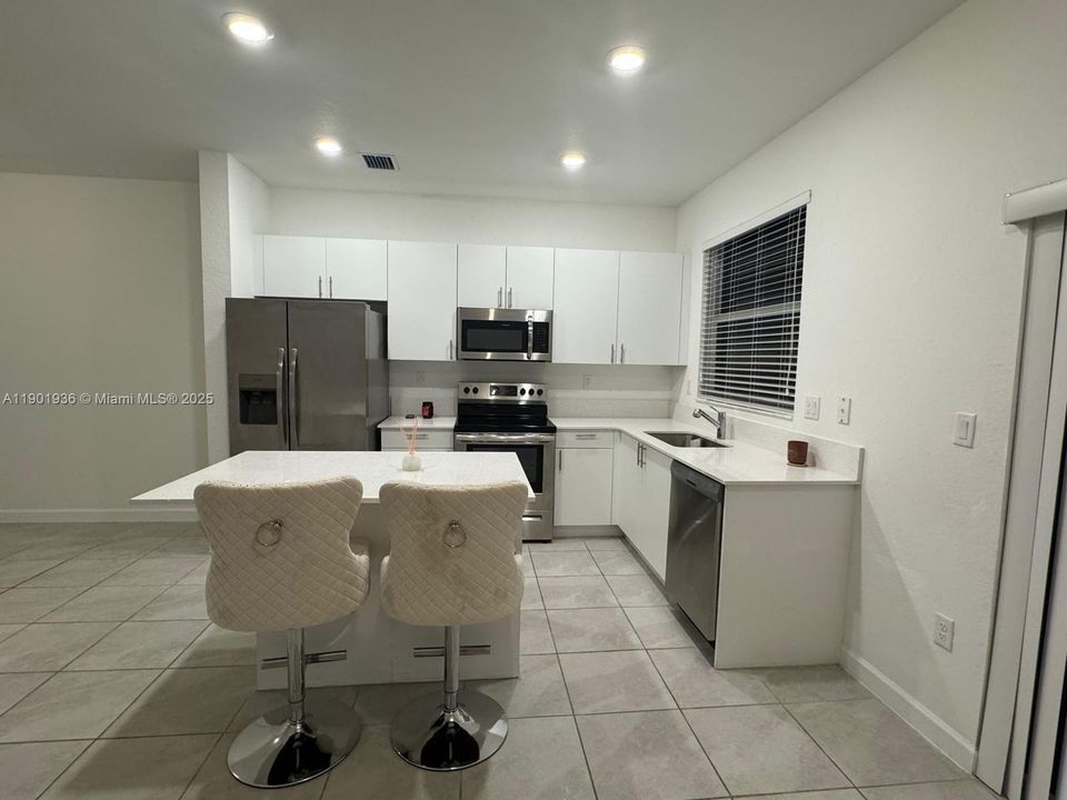 For Rent: $2,600 (3 beds, 3 baths, 1328 Square Feet)
