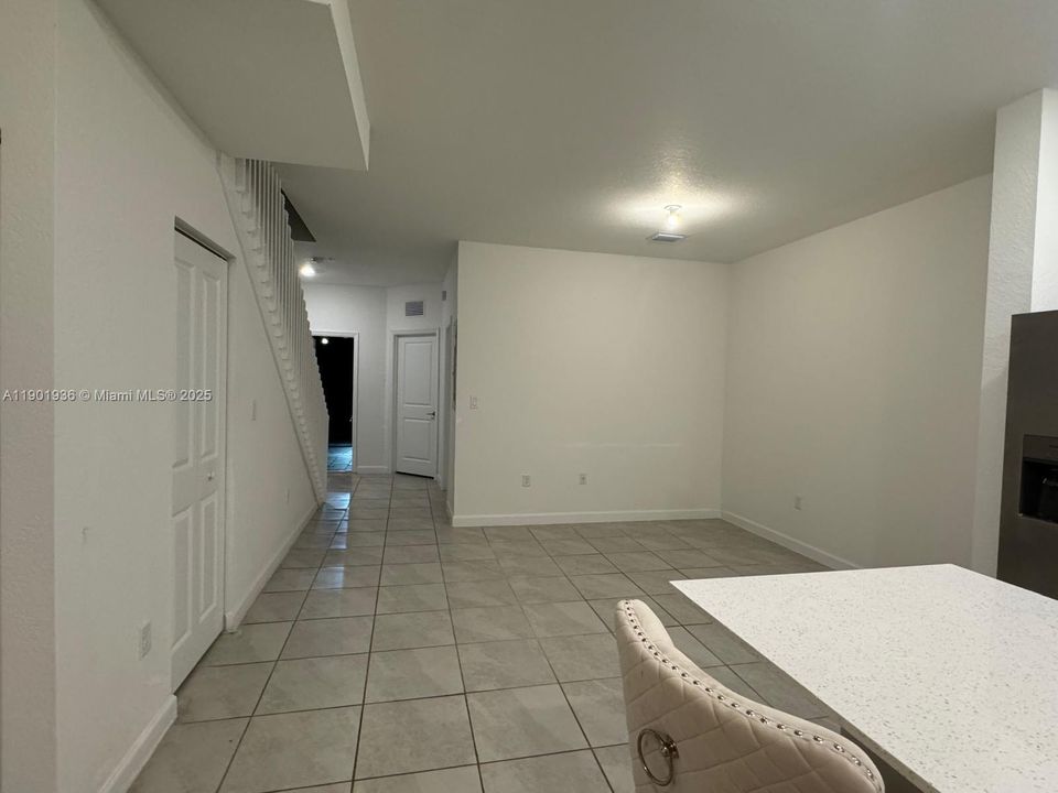 For Rent: $2,600 (3 beds, 3 baths, 1328 Square Feet)