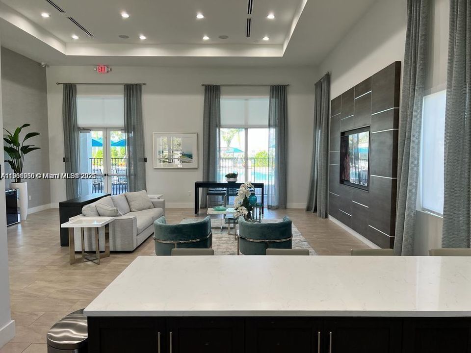 For Rent: $2,600 (3 beds, 3 baths, 1328 Square Feet)