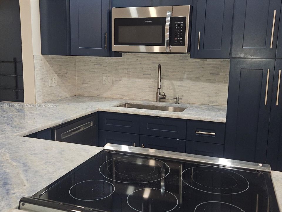 Recently Rented: $2,100 (2 beds, 2 baths, 1210 Square Feet)