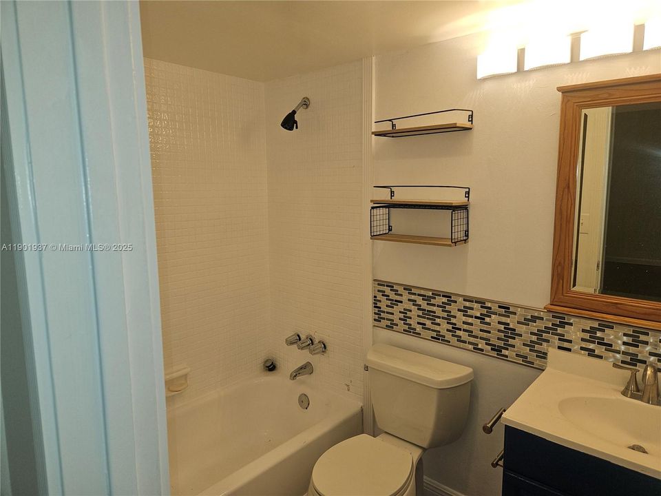 Recently Rented: $2,100 (2 beds, 2 baths, 1210 Square Feet)