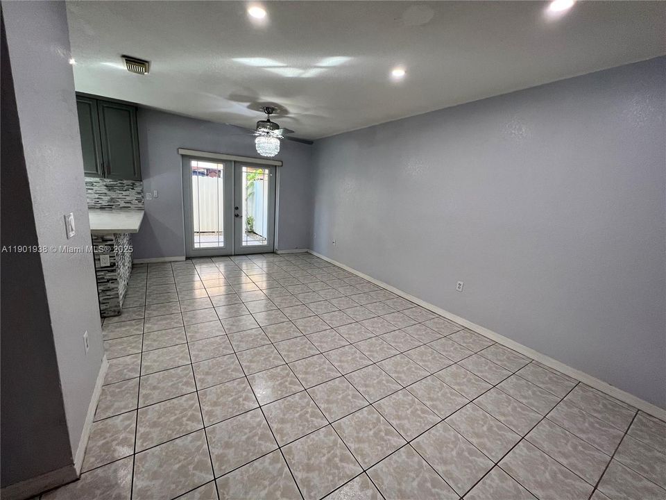 For Rent: $2,849 (3 beds, 2 baths, 1180 Square Feet)