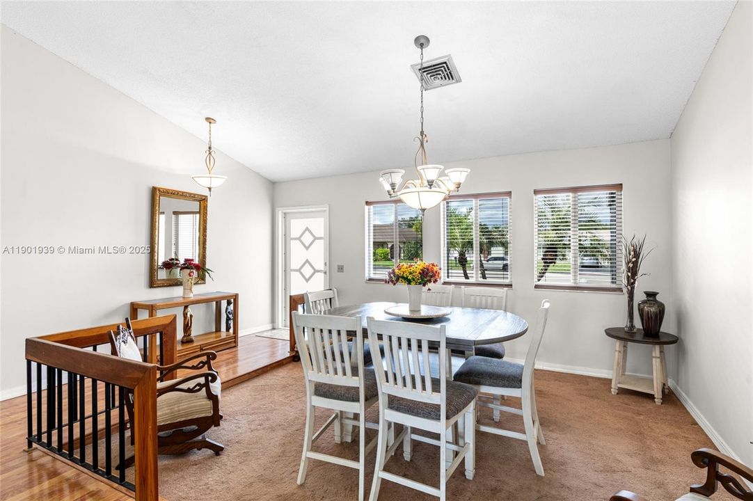 待售: $699,000 (4 贝兹, 2 浴室, 1565 平方英尺)