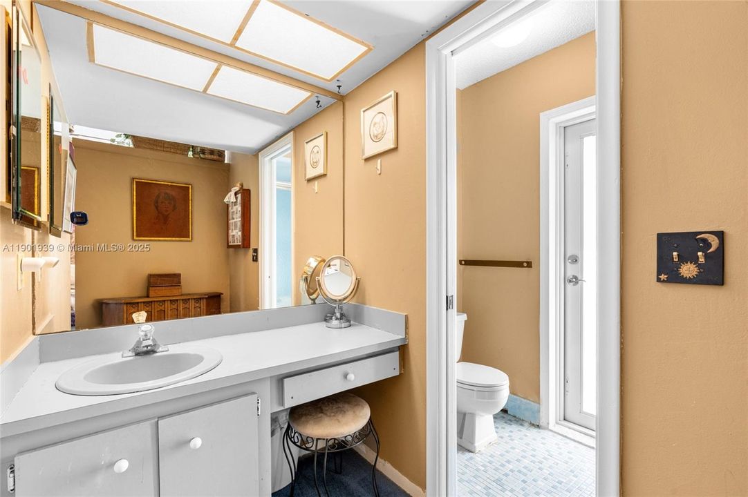 待售: $699,000 (4 贝兹, 2 浴室, 1565 平方英尺)