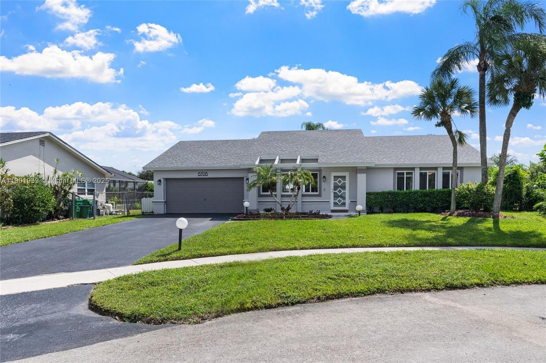 待售: $699,000 (4 贝兹, 2 浴室, 1565 平方英尺)