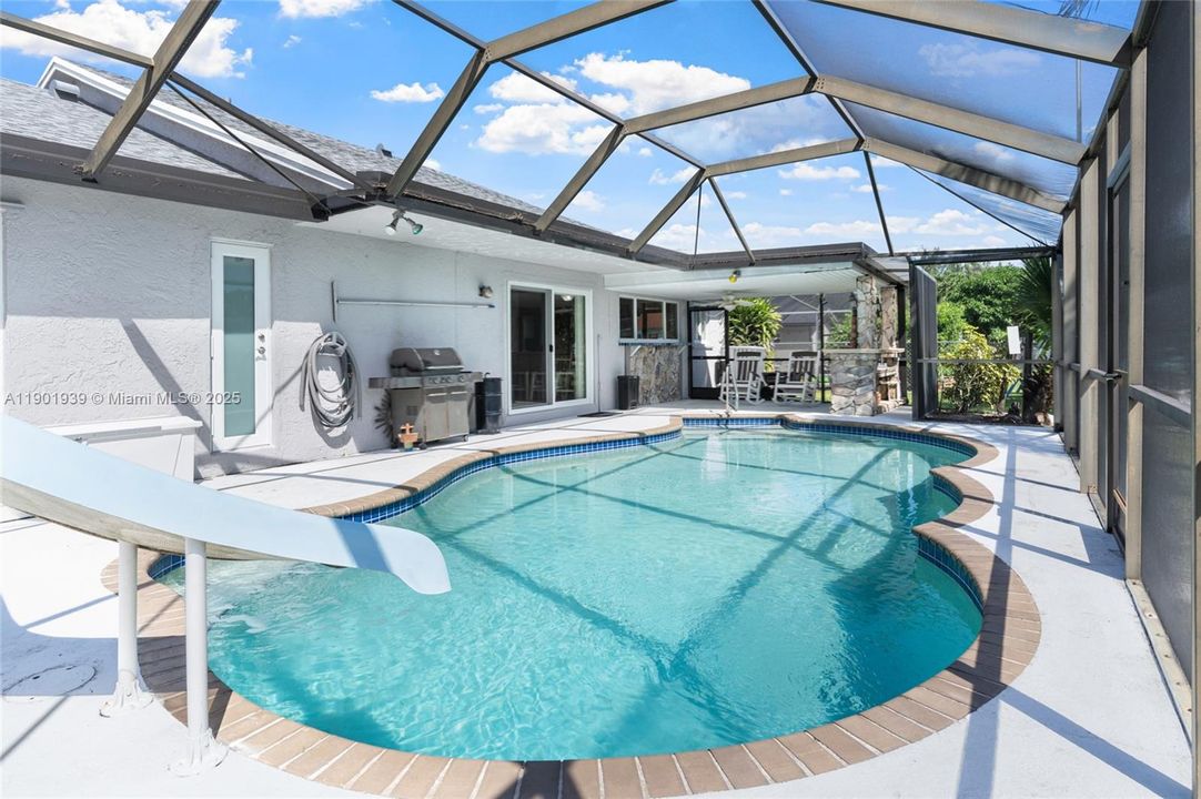 待售: $699,000 (4 贝兹, 2 浴室, 1565 平方英尺)