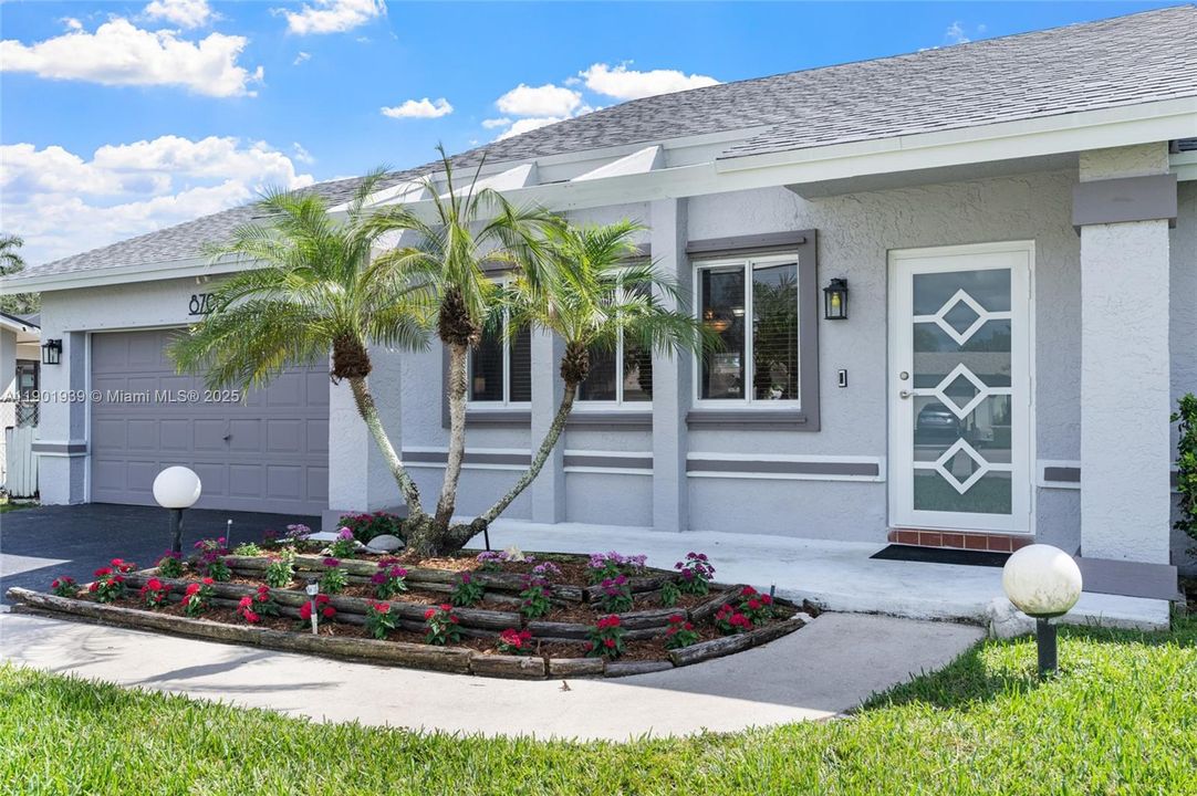 待售: $699,000 (4 贝兹, 2 浴室, 1565 平方英尺)