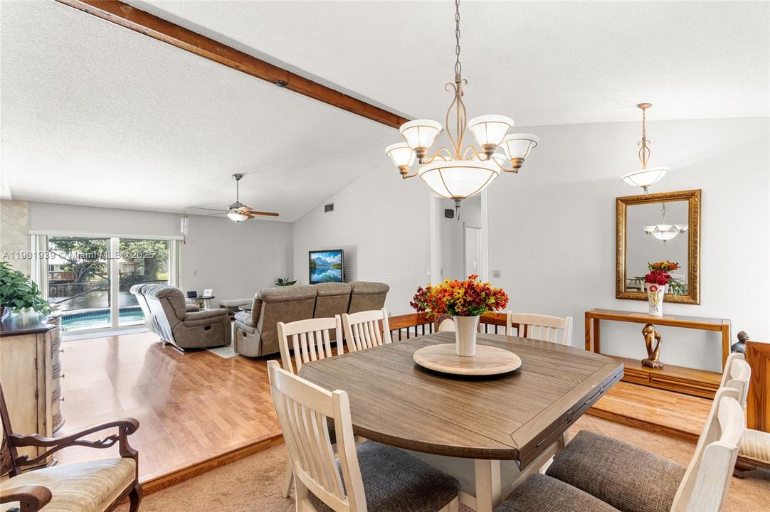 待售: $699,000 (4 贝兹, 2 浴室, 1565 平方英尺)