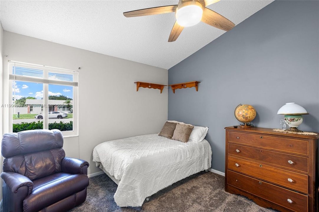 待售: $699,000 (4 贝兹, 2 浴室, 1565 平方英尺)